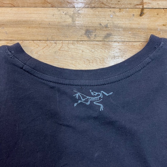 Arc'teryx T-shirt | Arcteryx Shirt | Black Shirt | Arc'teryx Baby Tee - Picture 5 of 5